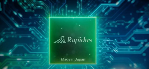 WallStDiaries's tweet photo. $TSM $IBM
Rapidus’tan TSMC’ye 2nm Gözdağı

Japonya'nın devlet destekli yarı iletken girişimi Rapidus, küresel çip pazarındaki dengeleri değiştirecek radikal bir fiyat stratejisi açıkladı. Şirketin CEO'su Atsuyoshi Koike, 2027 yılının ikinci yarısında seri üretimine başlamayı hedefledikleri 2 nanometre (nm) çip üretim sürecinde, sektör lideri TSMC ile doğrudan rekabet edeceklerini belirtti. Koike, rekabette geride kalmamak adına plaka (wafer) başına belirlenecek satış fiyatını TSMC ile aynı seviyede veya daha düşük tutmayı planladıklarını duyurdu.

IBM ile ortaklaşa geliştirilen ve yüksek performanslı yapay zeka çiplerini hedefleyen bu teknoloji için plaka fiyatının 18 bin 500 ile 21 bin 500 dolar arasında konumlandırılması hedefleniyor. Japon hükümetinden milyarlarca dolarlık ek sübvansiyon desteği alan şirket, şimdiden 60'tan fazla potansiyel müşteriyle masaya oturdu. Rapidus, agresif fiyat politikasının yanı sıra üretim döngü süresini yarı yarıya azaltmayı vaat ediyor.