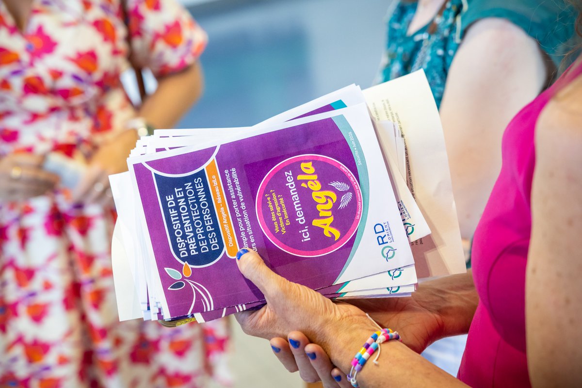 LorientAgglo's tweet photo. 🪽 Lorient Agglo déploie le dispositif Angéla 
🚌 Sur son réseau IziLo Mobilités depuis le 29 juin
🤝 Les équipes sont préparées pour accompagner les usagers qui sollicitent une aide discrète
✅ Pour que chacun puisse trouver un relais lorsqu'il en ressent le besoin https://t.co/jGz6Awfh6U