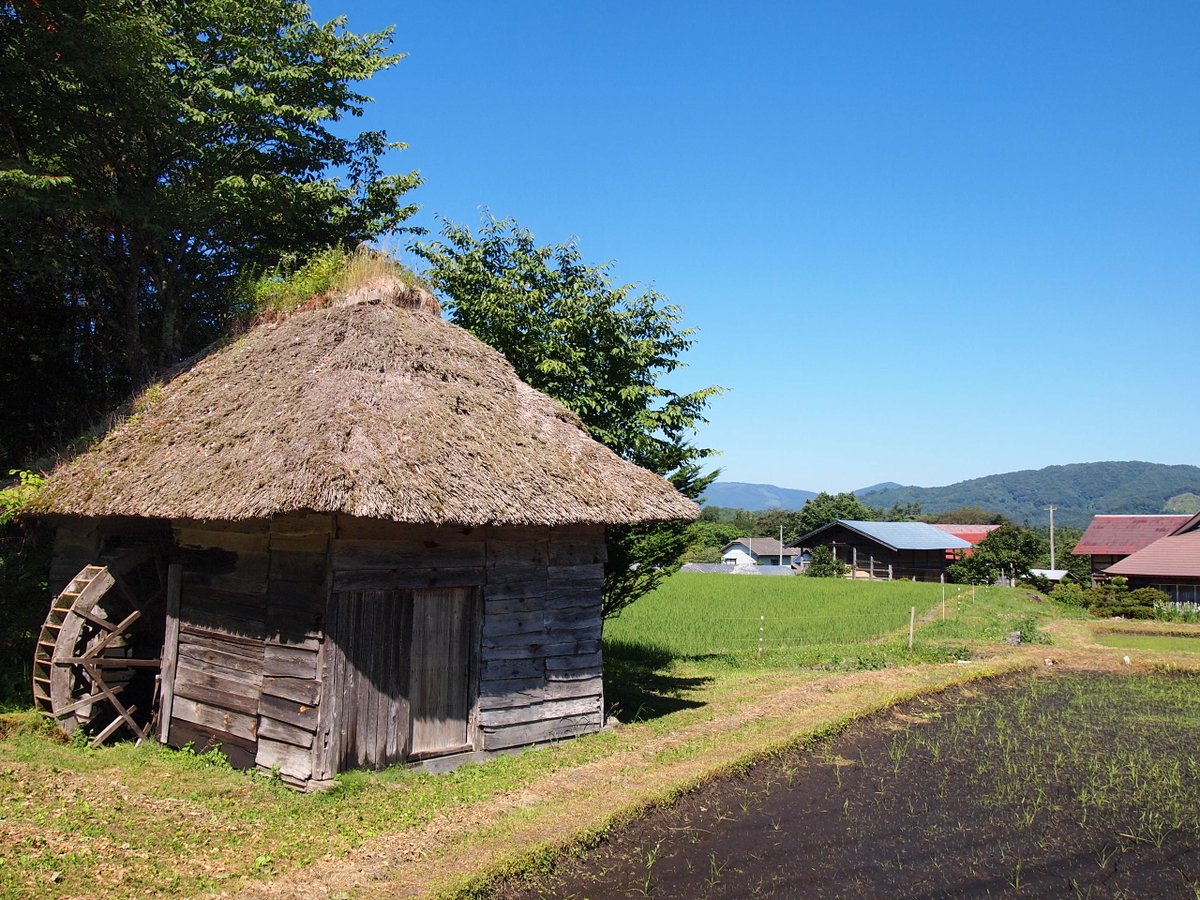 yama31183's tweet photo. 岩手県の遠野。
昔ながらの光景が残っているので、今もここには妖怪が存在していられるんだねぇ。夏がひたすらに眩しい。
日本5周目の7月のひとこま。
＃遠野　＃カッパ淵　＃山口の水車小屋 https://t.co/vlDCGmVfhk