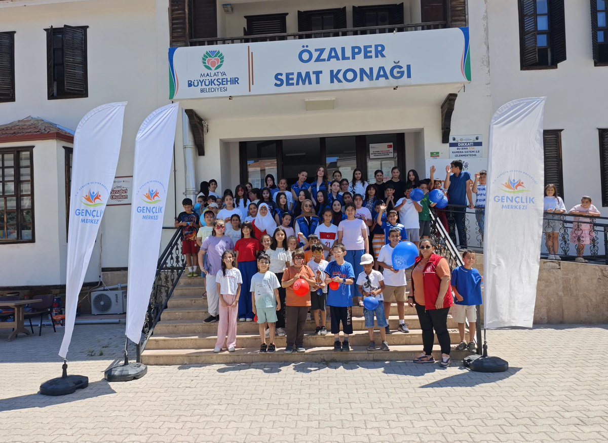 GSB_BeydagiGM's tweet photo. 📍 Malatya Özalper Semp Konağı’nda #MerkezimHerYerde faaliyetleri kapsamında gençlerimizle bir araya geldik.

Birbirinden eğlenceli etkinliklerle dolu programımızda gençlerimiz keyifli vakit geçirirken, biz de onların mutluluğuna ortak olduk.🤗

#GSBBeydağıGençlikMerkezi https://t.co/ri6IVJfY9m