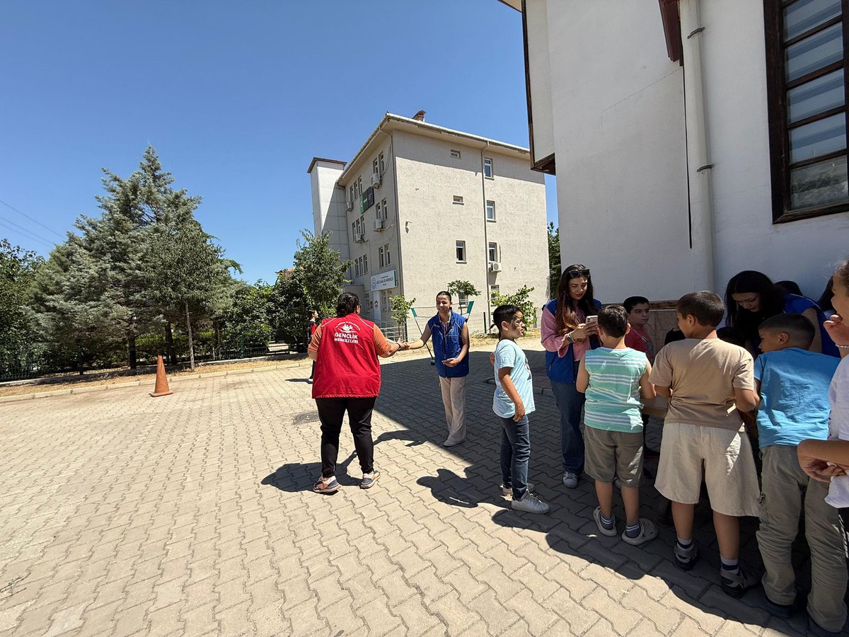 GSB_BeydagiGM's tweet photo. 📍 Malatya Özalper Semp Konağı’nda #MerkezimHerYerde faaliyetleri kapsamında gençlerimizle bir araya geldik.

Birbirinden eğlenceli etkinliklerle dolu programımızda gençlerimiz keyifli vakit geçirirken, biz de onların mutluluğuna ortak olduk.🤗

#GSBBeydağıGençlikMerkezi https://t.co/ri6IVJfY9m