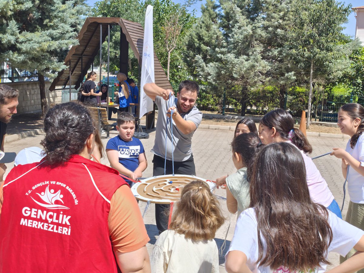 GSB_BeydagiGM's tweet photo. 📍 Malatya Özalper Semp Konağı’nda #MerkezimHerYerde faaliyetleri kapsamında gençlerimizle bir araya geldik.

Birbirinden eğlenceli etkinliklerle dolu programımızda gençlerimiz keyifli vakit geçirirken, biz de onların mutluluğuna ortak olduk.🤗

#GSBBeydağıGençlikMerkezi https://t.co/ri6IVJfY9m