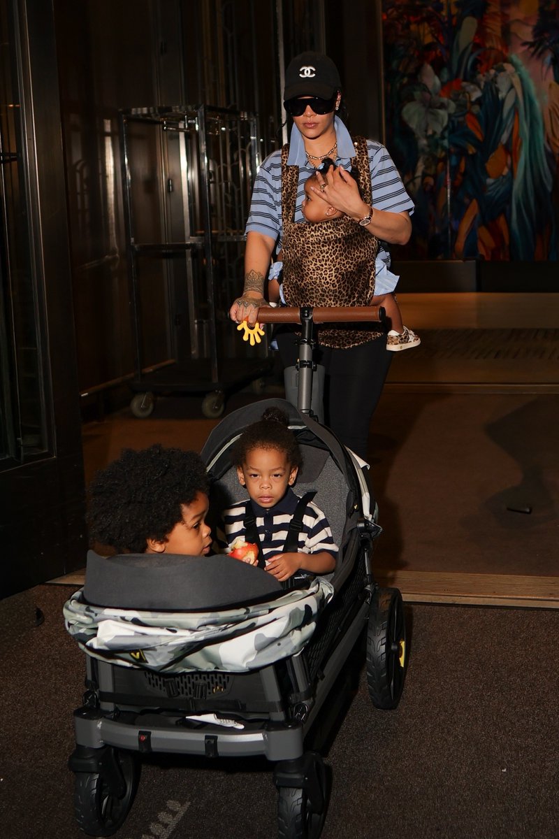 metgalacrave's tweet photo. Rihanna was spotted out in New York City with her three children. https://t.co/Y1JRNQ4BuV