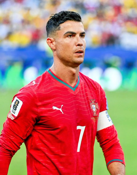 Anna_1525741's tweet photo. Messi can win 10 World Cups but I'll always chose Cristiano Ronaldo over Messi.

Losing with honor is better than winning with cheating. https://t.co/yV8qW1nFvK