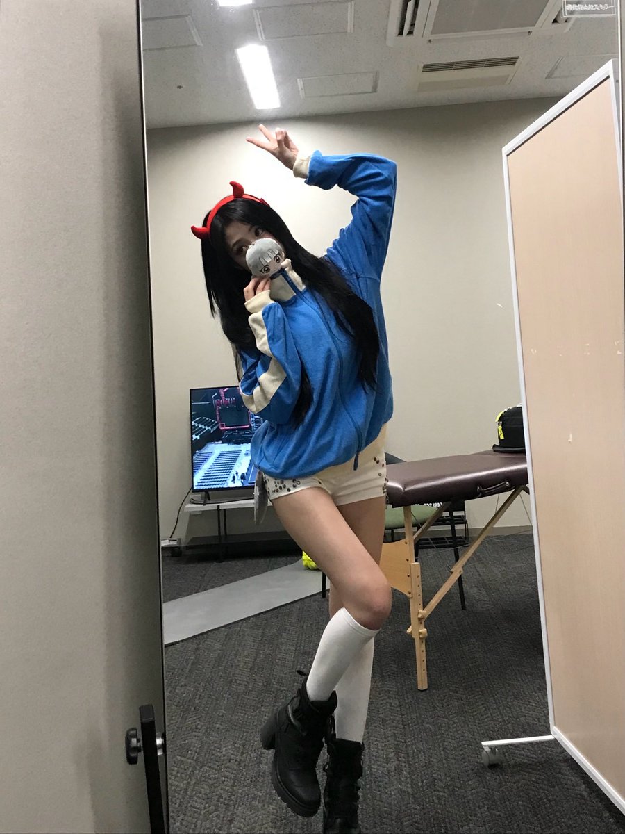 picbaemon's tweet photo. AHYEON WEVERSE UPDATE https://t.co/mcsEePAq3d