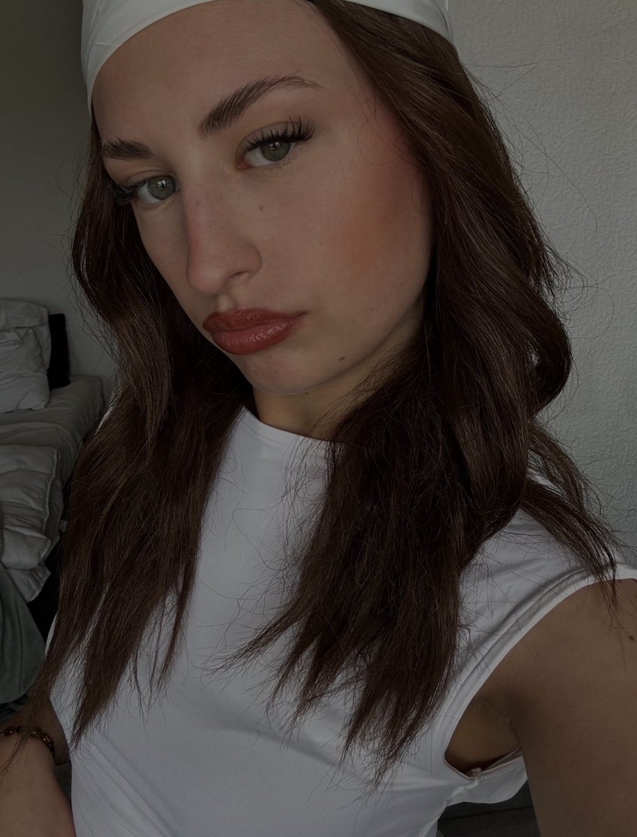 maialgtt's tweet photo. Calme en apparence mais , b***tch en vrai🥵🥵🥵 https://t.co/DhjrD5kWdR