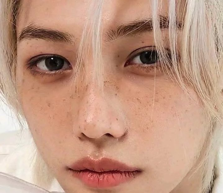 Nana (@Rosannazhan) on X