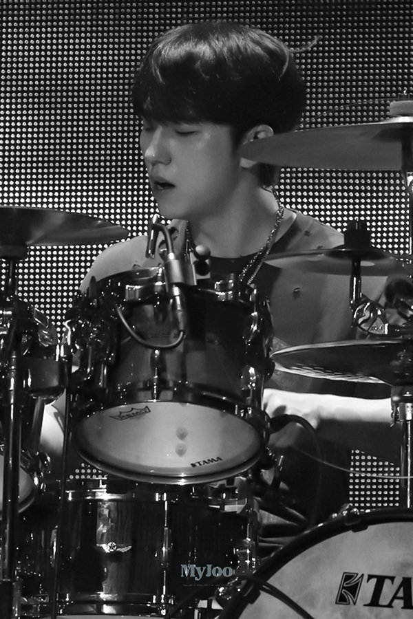 myy_JOO's tweet photo. 260627 The XCAPE Day1

..🤘

#엑스디너리히어로즈 #엑디즈 #XdinaryHeroes #Gunil #건일 https://t.co/MPK1uZdwQy