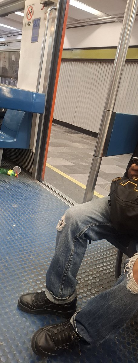 NannyJ26's tweet photo. @MetroCDMX Buenos dias  creo que no hay alta afluencia así que sean amables se decir que es lo que pasa realmente en la linea 3 dirección indios verdes https://t.co/SKVqUxtRjR