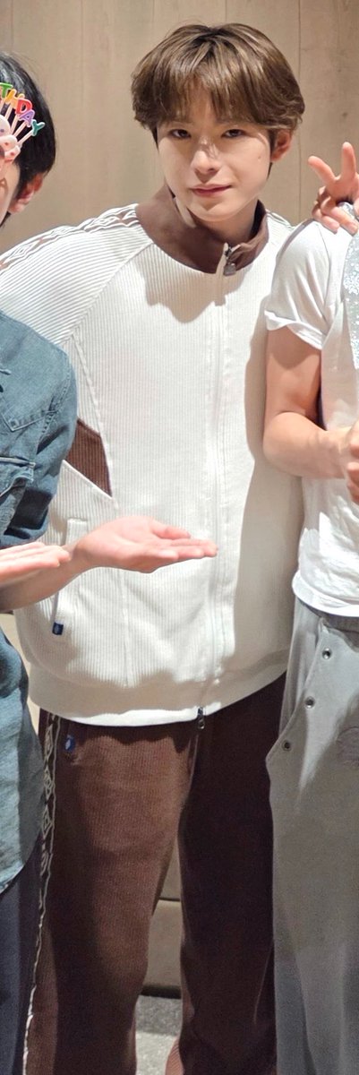 krbttr3's tweet photo. 근데 나 쿠생일때 입은 윳 엄ㅂㄹ셋업 좀 내스탈임... https://t.co/gVfaUN40qV
