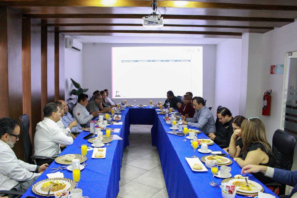 Canacintra_GP's tweet photo. ☕🤝 Nuestro presidente, el Lic. Homero del Bosque Ayala, estuvo presente en la Reunión Informativa de Acercamiento y Desayuno, un espacio de diálogo y colaboración
#CanacintraGP #SectorEmpresarial #IMSS #LaLaguna #TrabajoEnEquipo #IndustriaMexicana https://t.co/c86LkhftlT