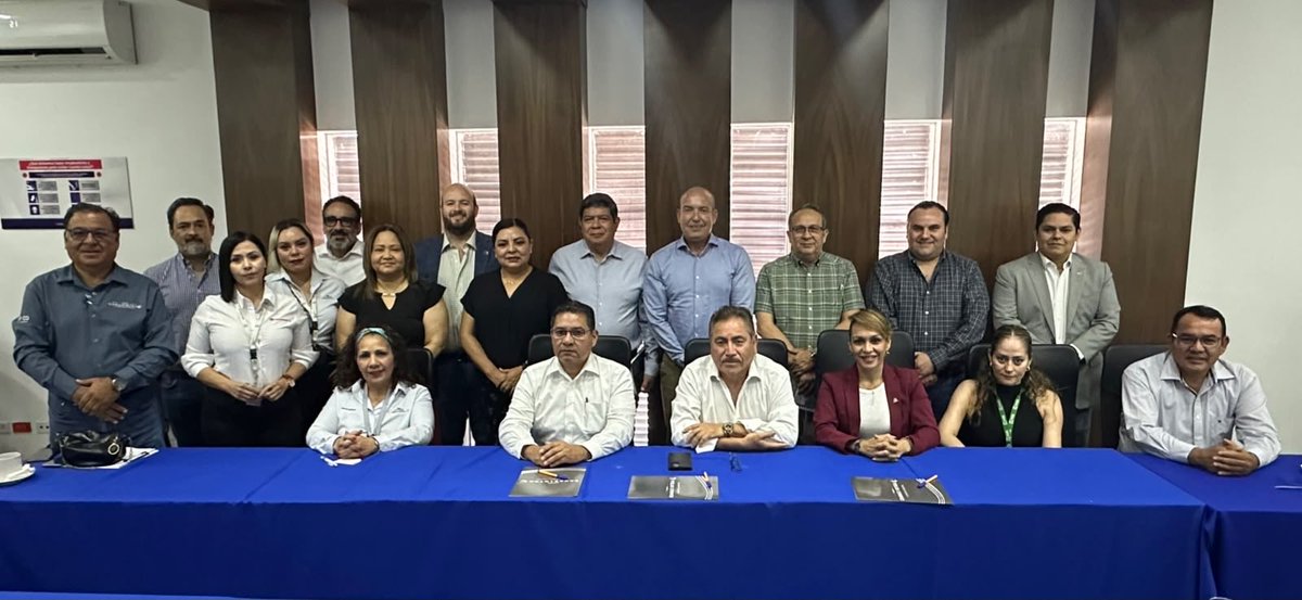 Canacintra_GP's tweet photo. ☕🤝 Nuestro presidente, el Lic. Homero del Bosque Ayala, estuvo presente en la Reunión Informativa de Acercamiento y Desayuno, un espacio de diálogo y colaboración
#CanacintraGP #SectorEmpresarial #IMSS #LaLaguna #TrabajoEnEquipo #IndustriaMexicana https://t.co/c86LkhftlT