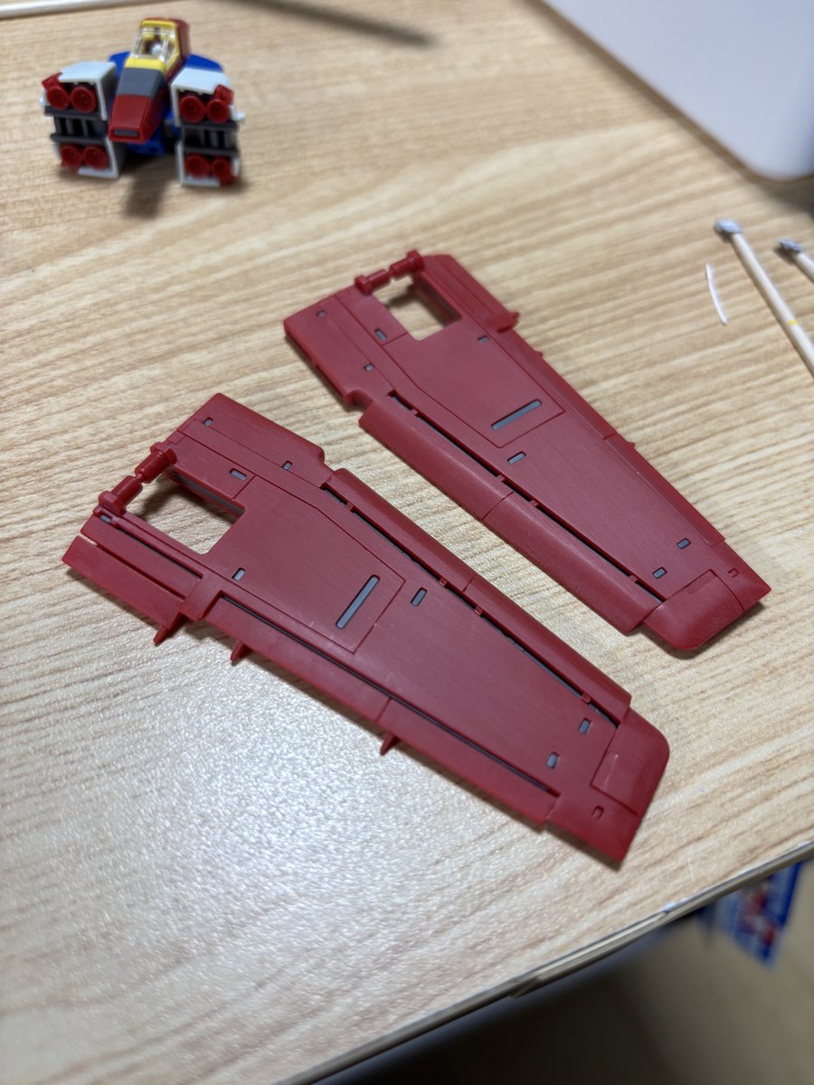 acton1210's tweet photo. この２つのパーツに表面処理何時間掛かってるん..._:(´ཀ`」 ∠): https://t.co/at7jIfsSRU