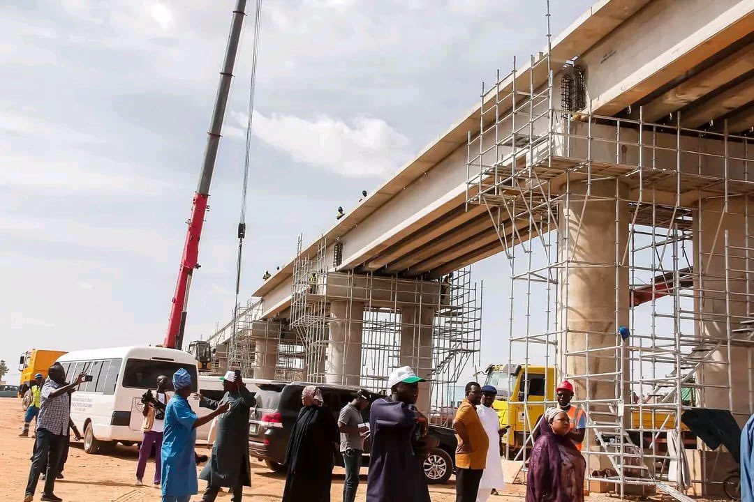 Ahmad_Gogel's tweet photo. Gani Ya Kori Ji: Kano–Maradi Rail Project Set to Transform Northern Economy

As part of the Gani Ya Kori Ji tour of key Federal Government projects in Northern Nigeria, journalists led by the Senior Special Assistant to the President on Public Affairs, Abdulaziz Abdulaziz, inspected the Kano–Maradi standard gauge railway project.

Project officials said construction is progressing as planned and is expected to be completed before the end of the year. The railway will improve transportation, boost trade, create thousands of jobs, strengthen agriculture and industry, and deepen economic ties between Nigeria and Niger.

The project includes a 285km Kano–Maradi rail line and a 108km branch linking Kano to Dutse, opening up new economic opportunities across Kano, Jigawa, Katsina, and neighbouring states.

The media team described the visit as an opportunity to witness the progress firsthand, saying the project reflects President Bola Ahmed Tinubu’s Renewed Hope Agenda of expanding infrastructure and driving economic growth.