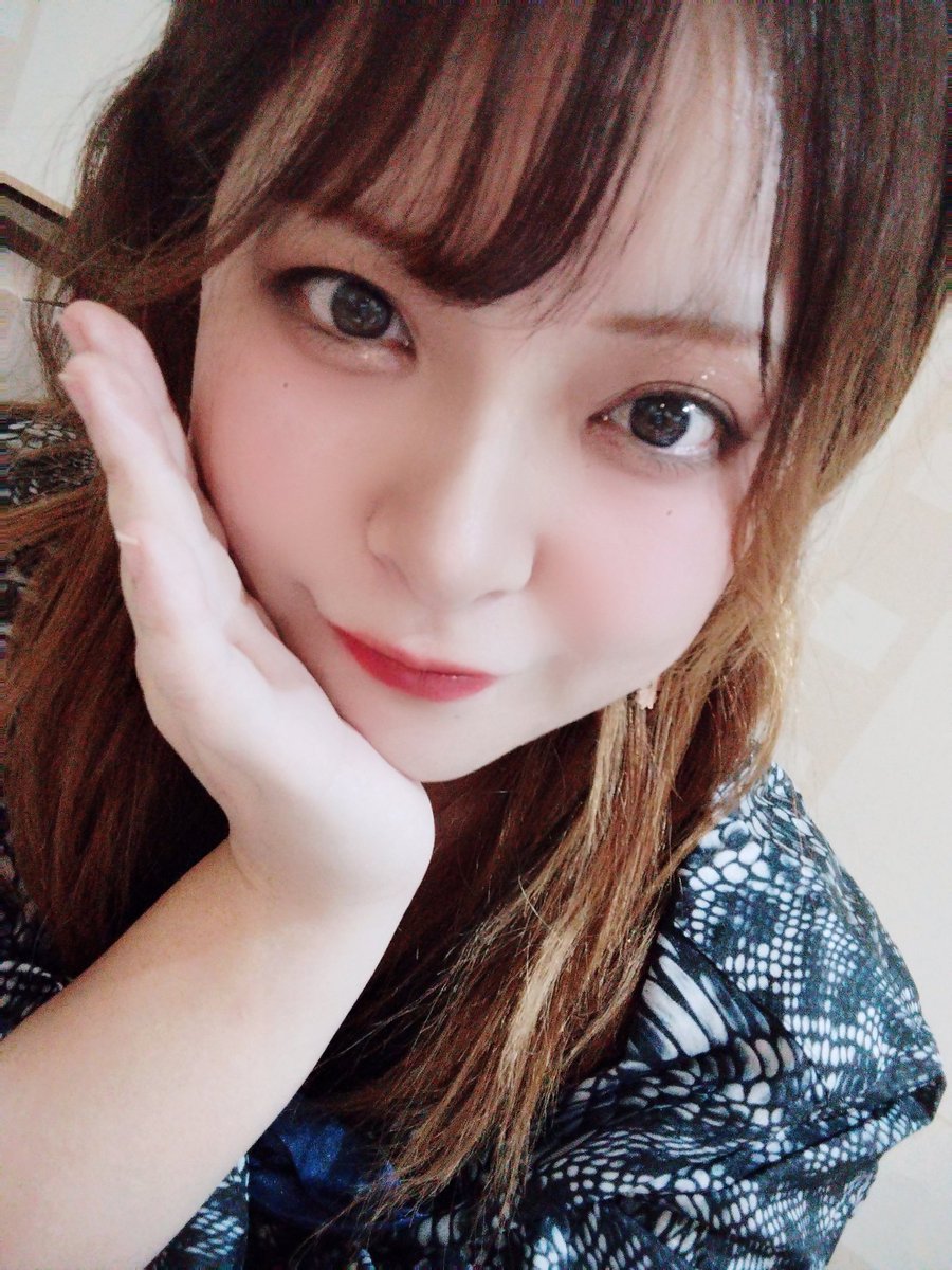TANUTANUex's tweet photo. 2026年7月8日㈬
津田沼ライブカフェありがとうございます〜！！！！バースデーカードもありがとう(´；ω；｀)かわいーー！！！
チケットご購入ほんとうに嬉しい嬉しいありがとうありがとうありがとう(´；ω；｀)
初降ろし曲2曲入れたセトリでした〜！！喝采♡ https://t.co/bxpeVXqxgR