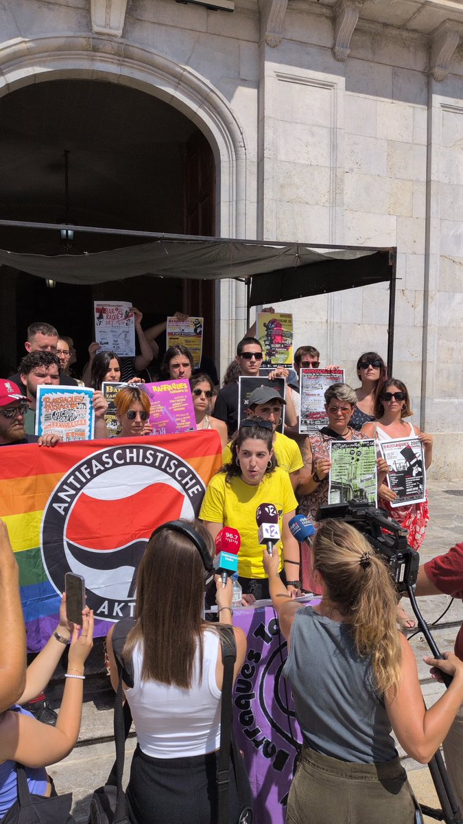 CUPTarragona's tweet photo. El PSC es vol contra les festes populars i autogestionades amb vint anys d'història. Tot el suport @BarraquesTgn, ens hi trobaran de cara! #ForaLaMàfia https://t.co/jxa5hAChIL