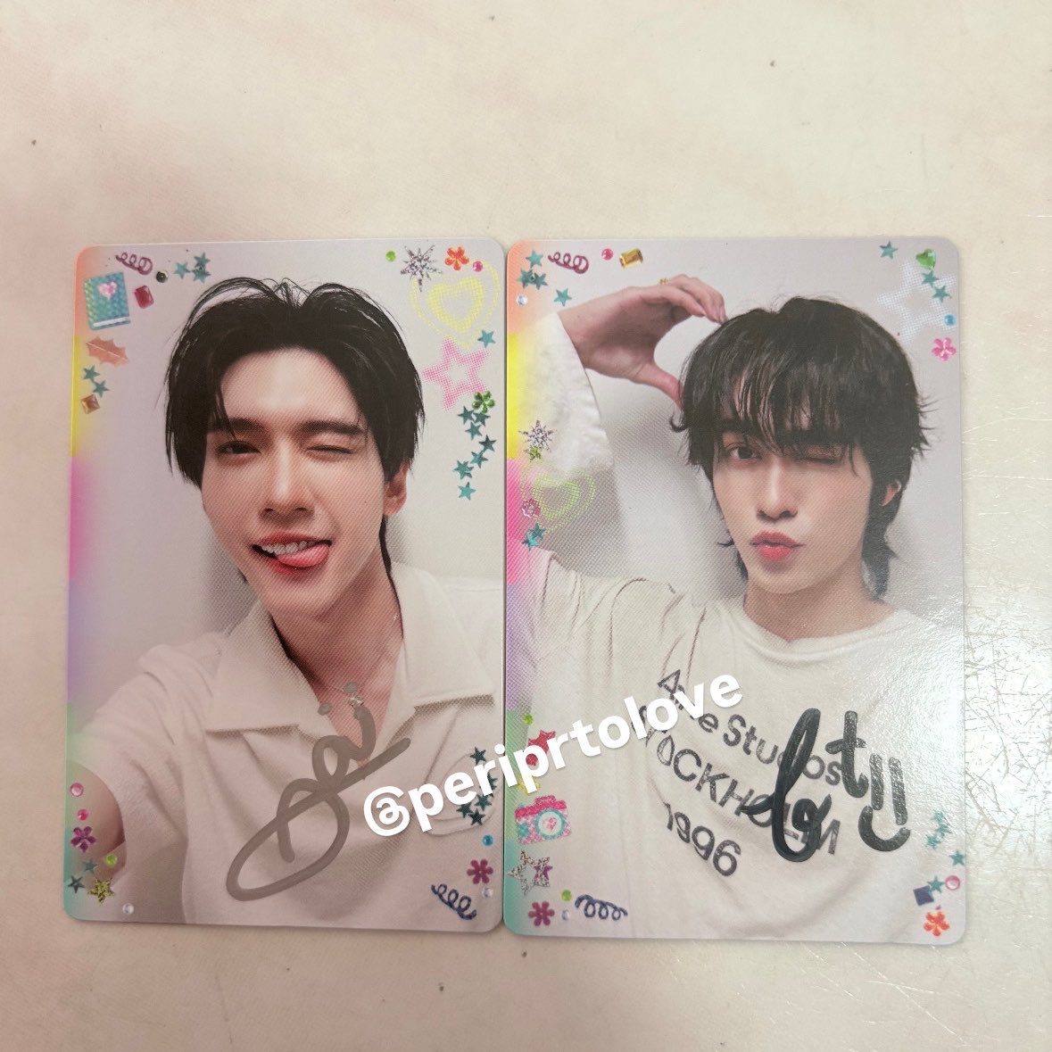 periprtolove's tweet photo. wts aouboom sign pc 

1200บาท ได้ทั้งสองใบ

ไซน์สดมีหลักฐานการไซน์ ขอดูเพิ่มเติมได้เลยค้าบ

นัดรับงาน TCEX2026 วันที่ 9/07 ได้ค่ะ

#ตลาดนัดอู๋บูม #ตลาดนัดGmmtv https://t.co/velru3K3Jm