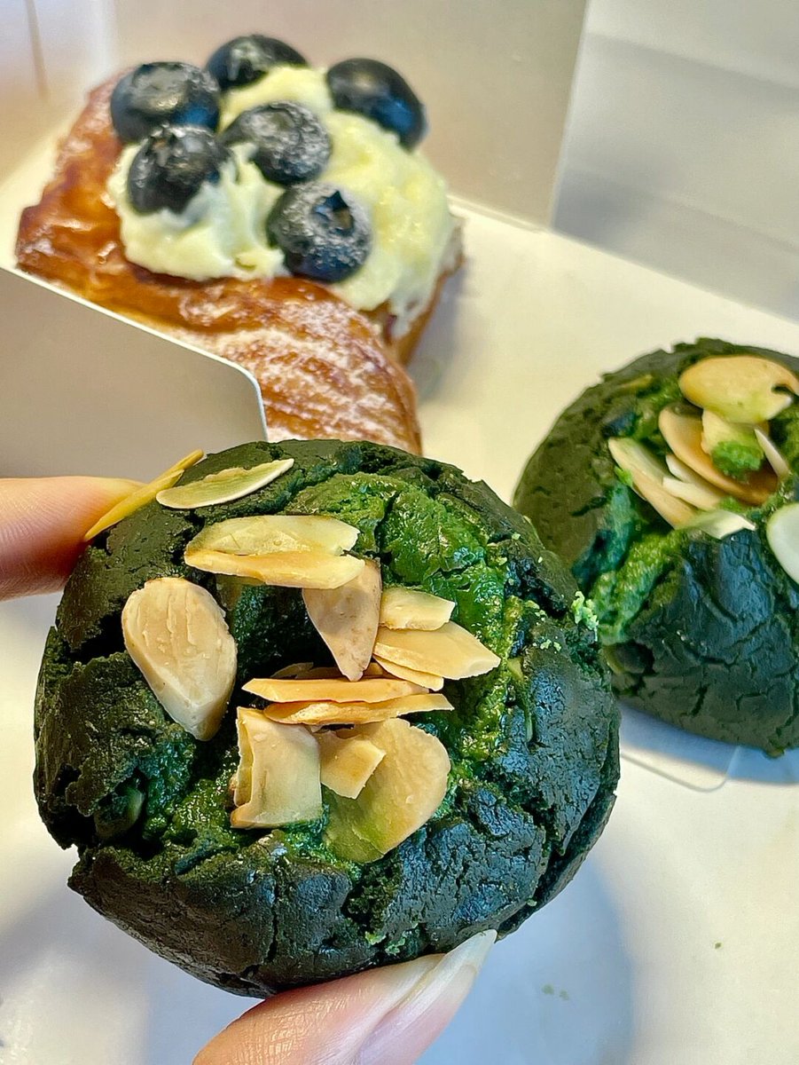 DG1410's tweet photo. Just pulled my first matcha scone batch! The kitchen smells like matcha heaven u0026 the scones are flaky, buttery perfection https://t.co/nmOD1EcXvB