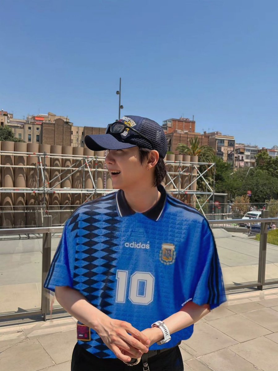 itscamitr's tweet photo. Yoongi dijo "LES DIMOS VUELTA EL PARTIDO". 
Si siempre supe que él era argentino y que me lo lloren las olor a pata.
AGUANTE ARGENTINA, YOONGI Y BTS LA PUTA QUE LOS PARIO 🇦🇷🚬 https://t.co/Wa3WKPADyL