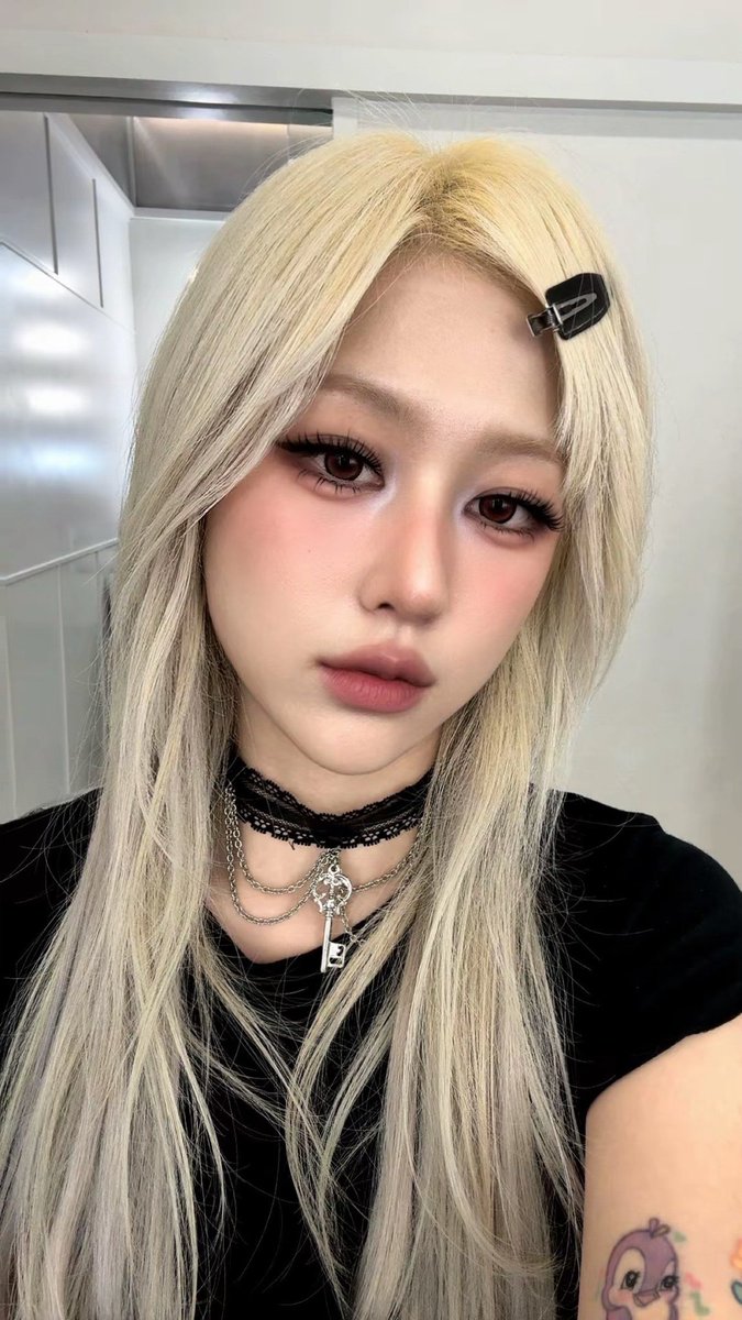 ppottoday's tweet photo. 나롱듀스 101
당신의 나롱에 투표하세요
1.핑발 2.청발 3.금발 4.흑발 https://t.co/MhpHMAeCIp