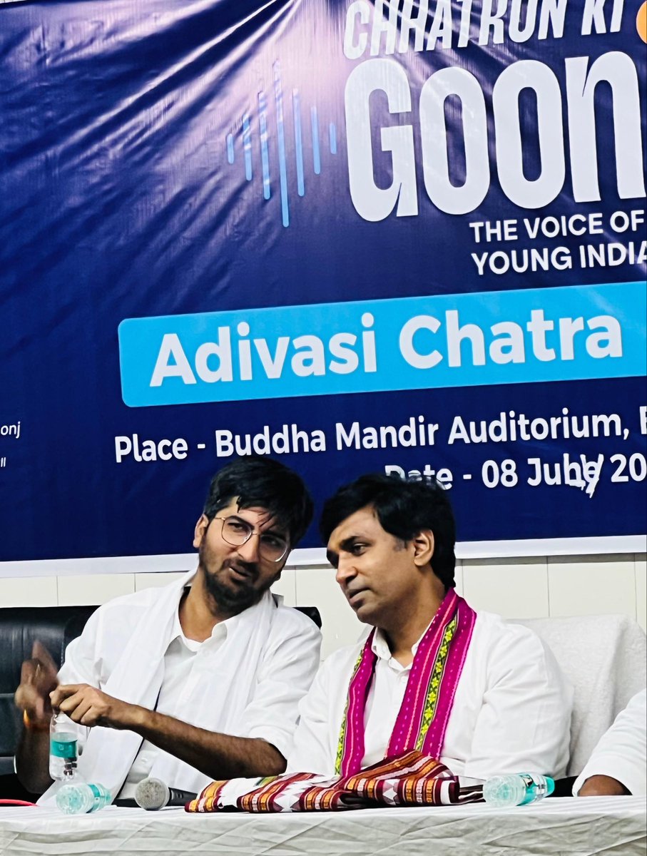 RoshanLalBittu's tweet photo. .@INCAdivasi President Dr @VikrantBhuria Ji, PCC President Shri @BhaktaCharanDas Ji, Chhatro ki Gunj Odisha In-charge Shri @Cocopadhi Ji, and CLP Leader Shri @RCKadamINC Ji addressed the students, listened to their concerns, and reaffirmed our collective commitment to raising every student’s voice.
