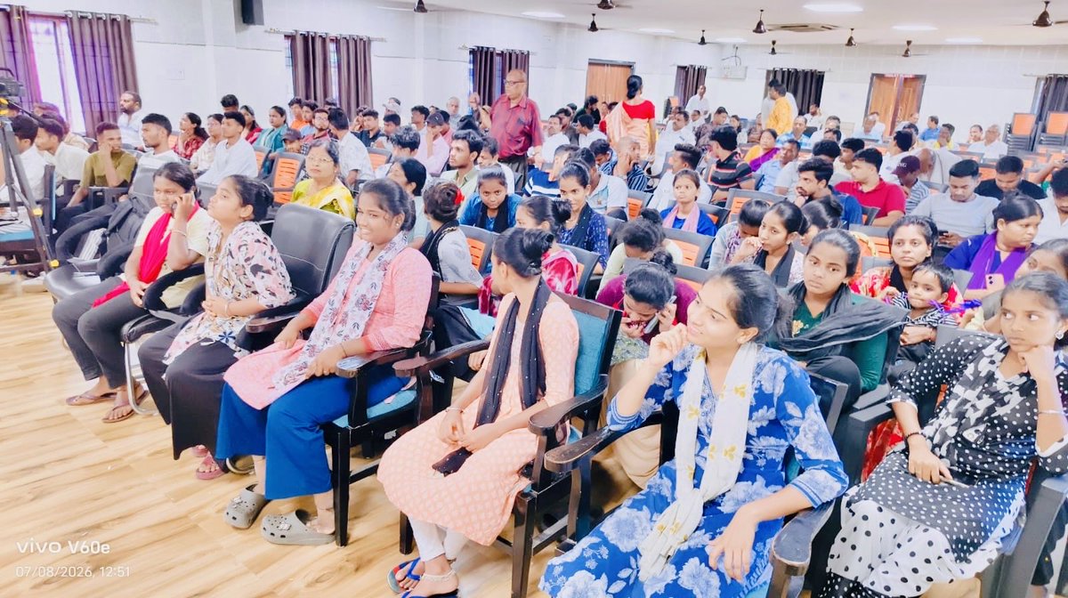 RoshanLalBittu's tweet photo. .@INCAdivasi President Dr @VikrantBhuria Ji, PCC President Shri @BhaktaCharanDas Ji, Chhatro ki Gunj Odisha In-charge Shri @Cocopadhi Ji, and CLP Leader Shri @RCKadamINC Ji addressed the students, listened to their concerns, and reaffirmed our collective commitment to raising every student’s voice.