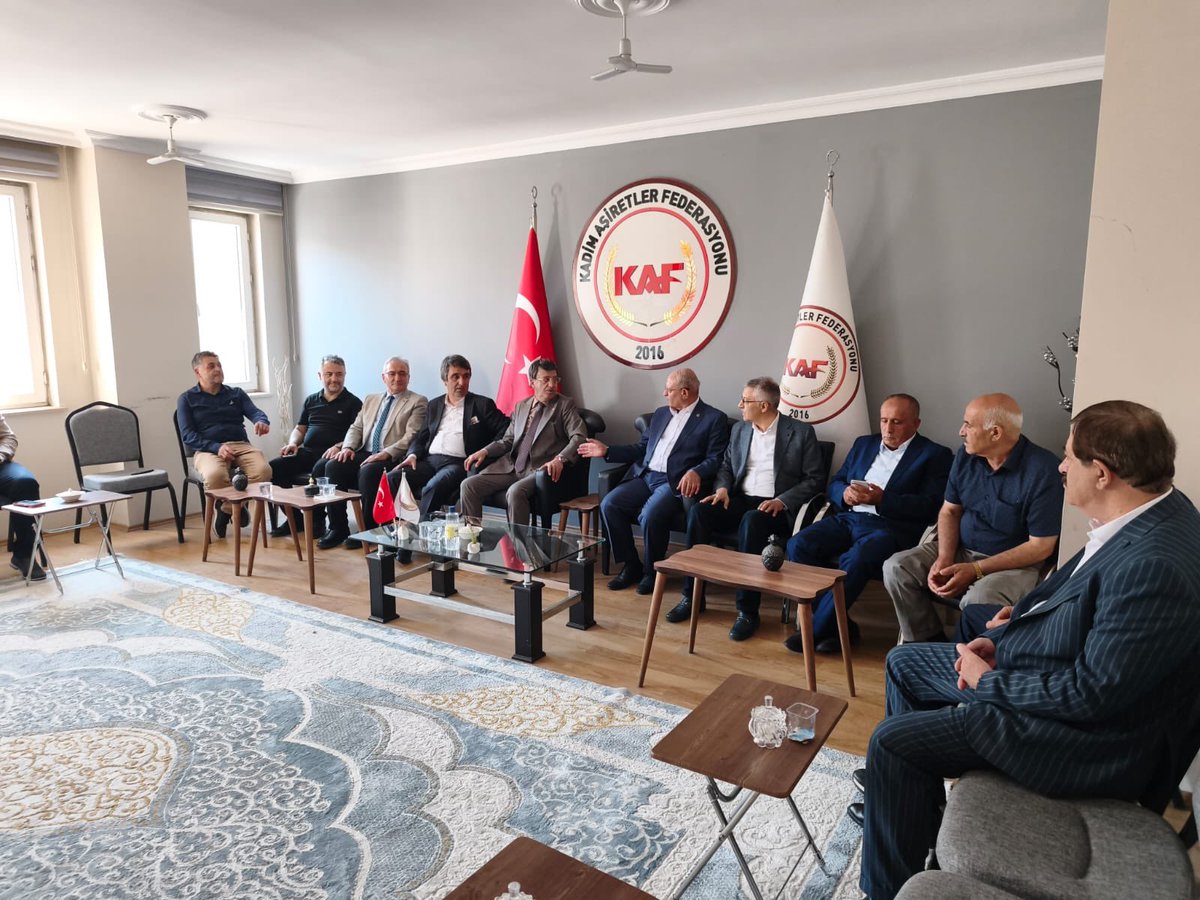 K_Turkmenoglu_V's tweet photo. 📍Kadim Aşiretler Federasyonu

Kadim Aşiretler Federasyonu Başkanı Sayın Rasim Aslan ve kıymetli yönetim kurulu üyelerini ziyaret ettik.

Köklü değerlerimizi yaşatan, birlik ve beraberliğimizi güçlendiren her gönül buluşmasının, güçlü yarınlara atılmış önemli bir adım olduğuna inanıyoruz.

Nazik ev sahiplikleri ve samimi misafirperverlikleri için Sayın Rasim Aslan’a ve yönetim kurulu üyelerine teşekkür ediyor, çalışmalarında muvaffakiyetler diliyorum. @KadimAsiretler