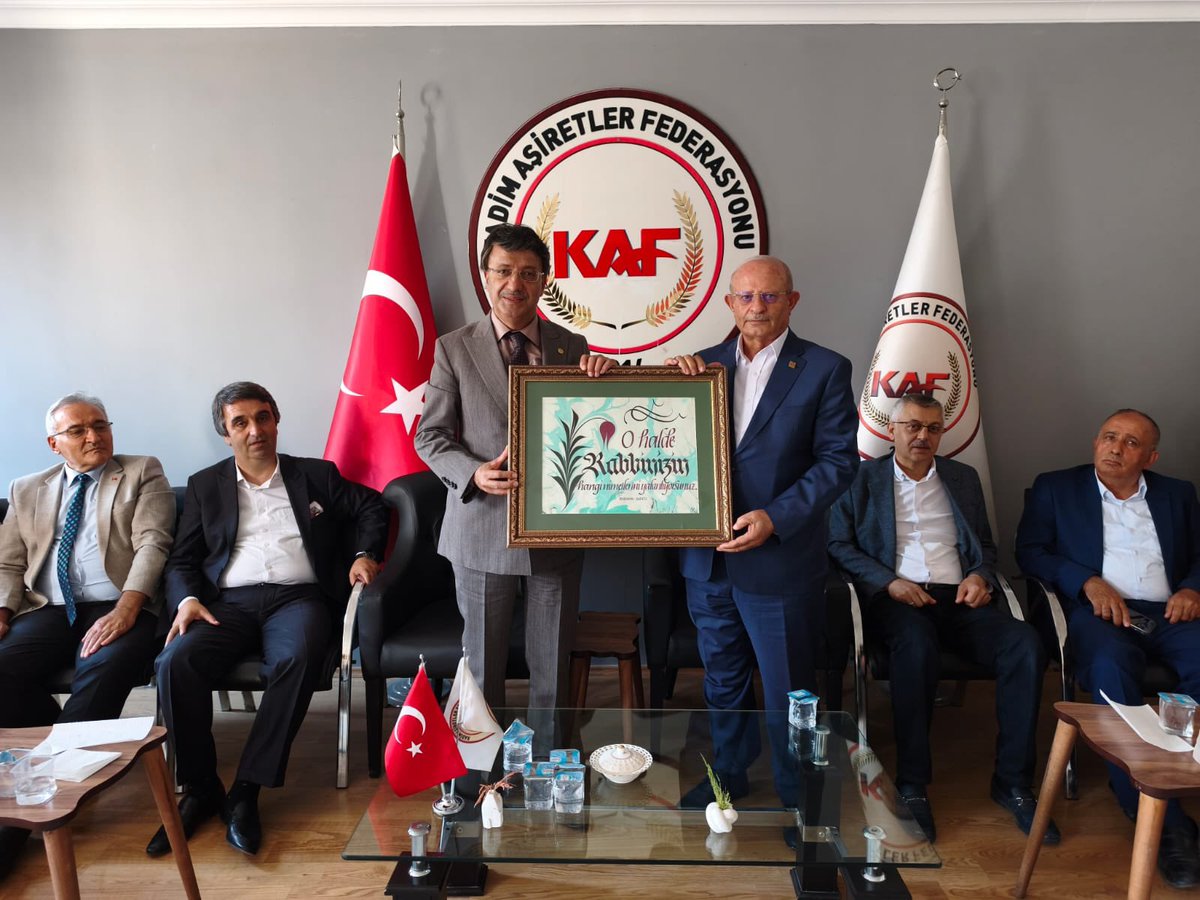 K_Turkmenoglu_V's tweet photo. 📍Kadim Aşiretler Federasyonu

Kadim Aşiretler Federasyonu Başkanı Sayın Rasim Aslan ve kıymetli yönetim kurulu üyelerini ziyaret ettik.

Köklü değerlerimizi yaşatan, birlik ve beraberliğimizi güçlendiren her gönül buluşmasının, güçlü yarınlara atılmış önemli bir adım olduğuna inanıyoruz.

Nazik ev sahiplikleri ve samimi misafirperverlikleri için Sayın Rasim Aslan’a ve yönetim kurulu üyelerine teşekkür ediyor, çalışmalarında muvaffakiyetler diliyorum. @KadimAsiretler