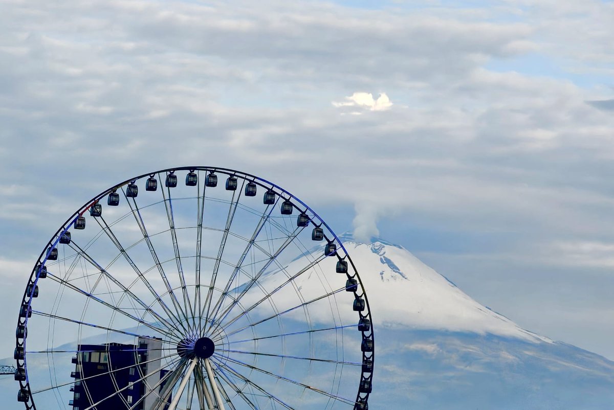 Milenio_Puebla's tweet photo. 🌋Después de la tormenta viene la calma 🙌🏻  Completamente nevado amanece el Volcán Popocatépetl. 

📸 @Isahmar_Torres 
📲 https://t.co/ppPLOUsRa0 https://t.co/EKDMurvrt5