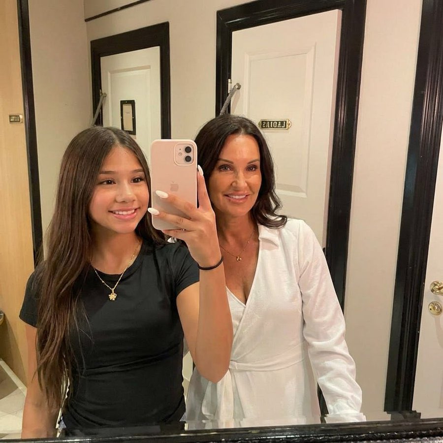 avaluneadx's tweet photo. CAN WE RATEE YOUR DC!!KKKK WITH MY MOM? 😩

just say yes or no, we’ll msg you first! https://t.co/zIyzVArCvS