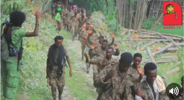GobezeHS's tweet photo. All FANO captured soldiers of the OPDO-Oromuma terrorist regime of Abiy Ahmed which carried out genocide against the Amhara mustn’t be released
They should be made to work for the Amhara people የሚማረክ የአረመኔው አብይ አህመድ ወታደሮች የልማት ስራ አሰሯቸው አትልቀቁ https://t.co/zAWF2Lkocr