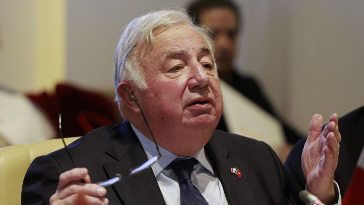 jon_delorraine's tweet photo. 🔴🇫🇷 FLASH | Gérard Larcher annonce qu’il saisira le Conseil constitutionnel sur la loi instaurant l’« aide à mourir ».

Le président du Sénat estime que ce texte, qui légalise le suicide assisté et ouvre la voie à l’euthanasie, soulève de graves questions constitutionnelles.
(Pour une fois qu'il fait un truc bien)