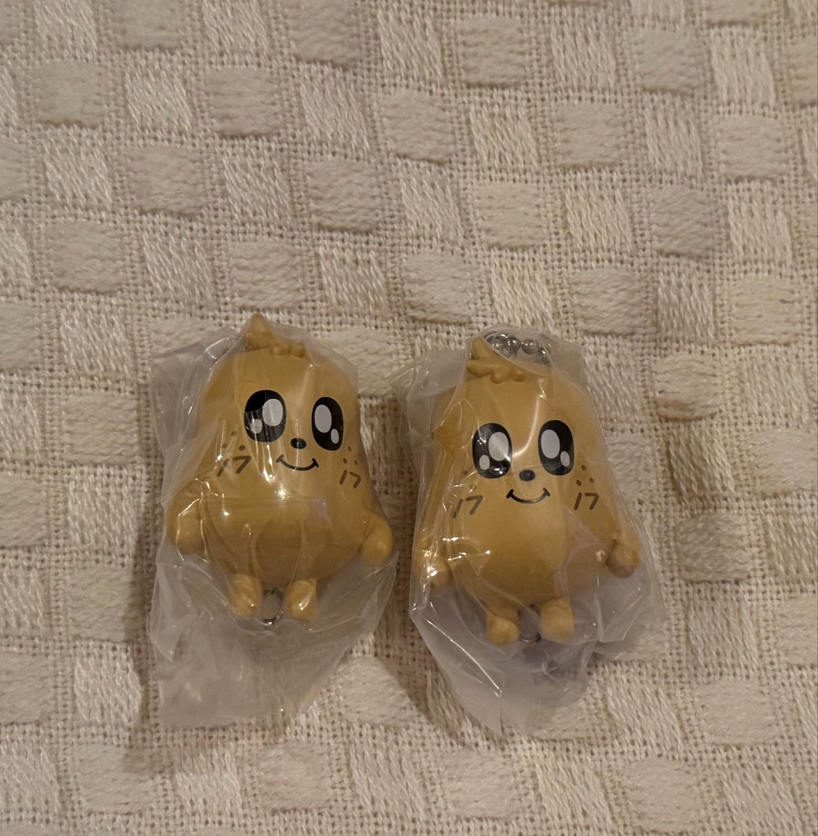 moch_f_m's tweet photo. SEVENTEEN セブチ MINITEEN ミニティーン つまんでつなげてマスコット ガチャ カプセルトイ 交換

【譲】🦀⛓️ ミンギュ

【求】🦀ウォヌ　⛓️ドギョム

📮郵送or京都駅付近にて手渡し
お気軽にお声掛けください https://t.co/TFwowd2z4Y
