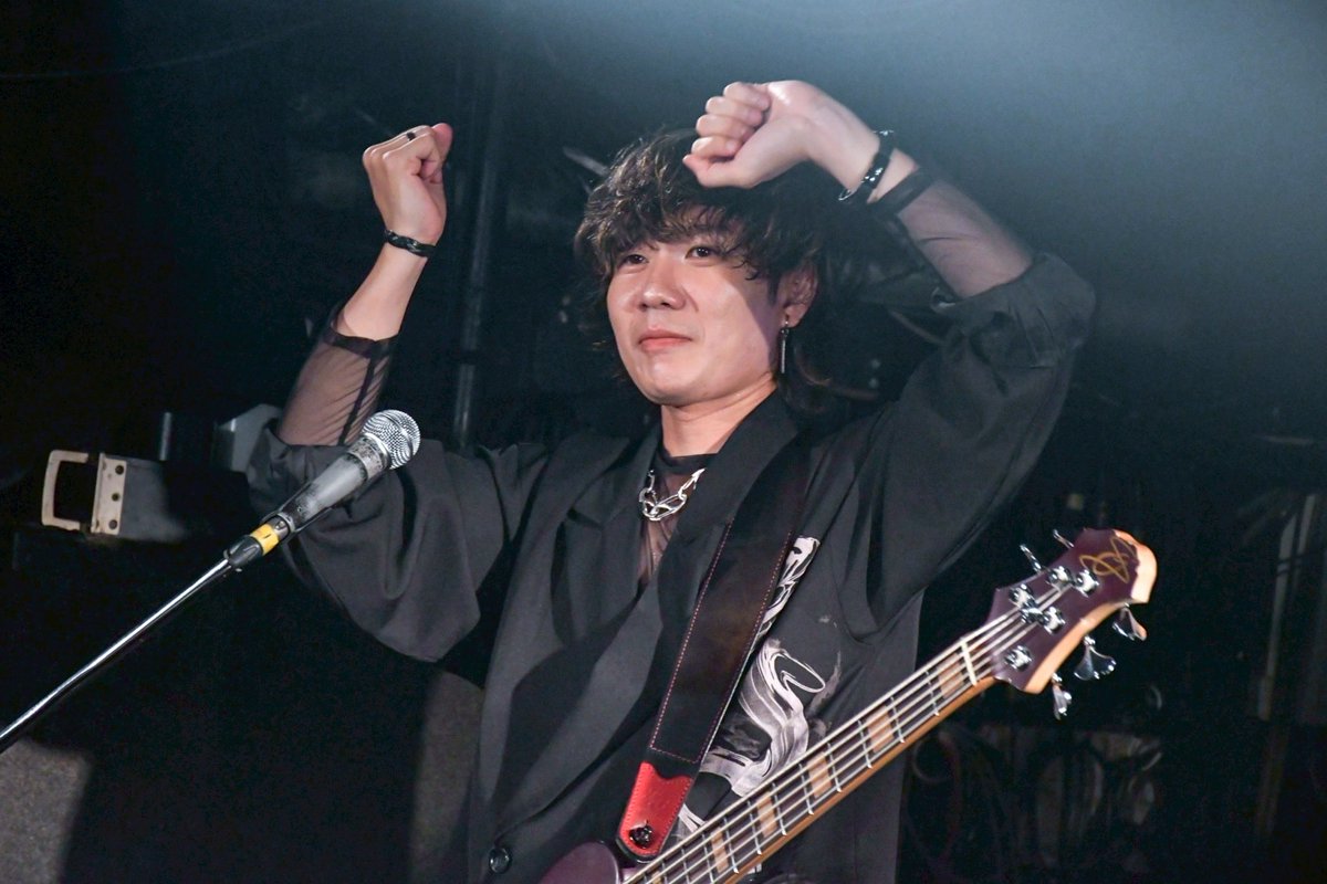 massy_wal's tweet photo. 今更だけど大阪でライブした時の写真見て。
最後はカチャーシー👾
photo by @ioma102339 https://t.co/CVvoQDE9bl