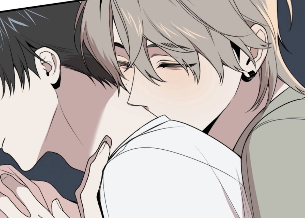 lover_astrid's tweet photo. They just broke up only to find his ex boyfriend nesting in his clothes https://t.co/RDbtX8f5zZ
