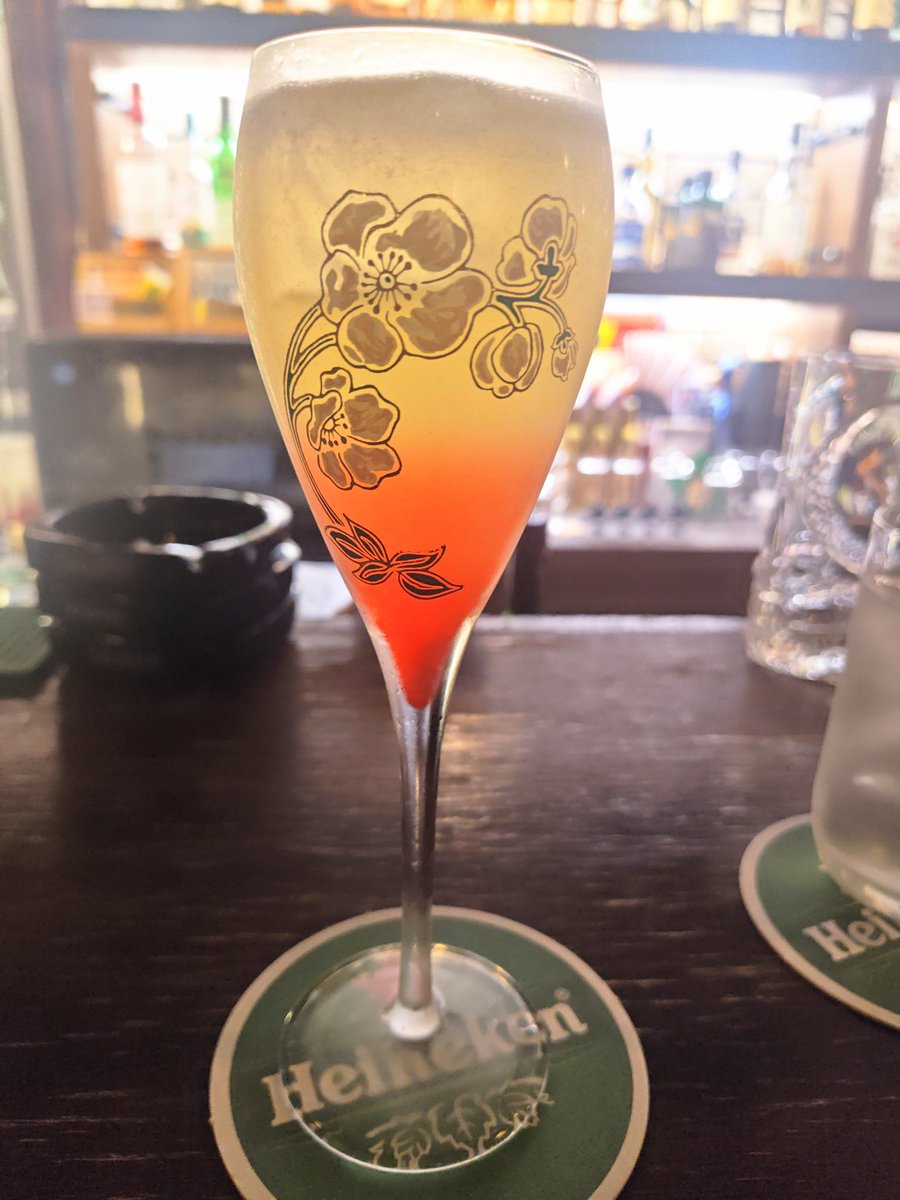 maru19671227's tweet photo. 7/8
下北沢ベースメントバーでchatoeのライブ。退社後ギリギリで駆けつけました!
気を抜いて、せっかくのアカペラスタートを撮り損ね😭
明日もあるから、期待しよう🎵ダッシュで帰り、昨日のウォッカに引き続き今日はバーボンのボトルを。635本目。
#chatoe #ウイスキー #カクテル #BASEMENTBAR https://t.co/vob2S9pHIT