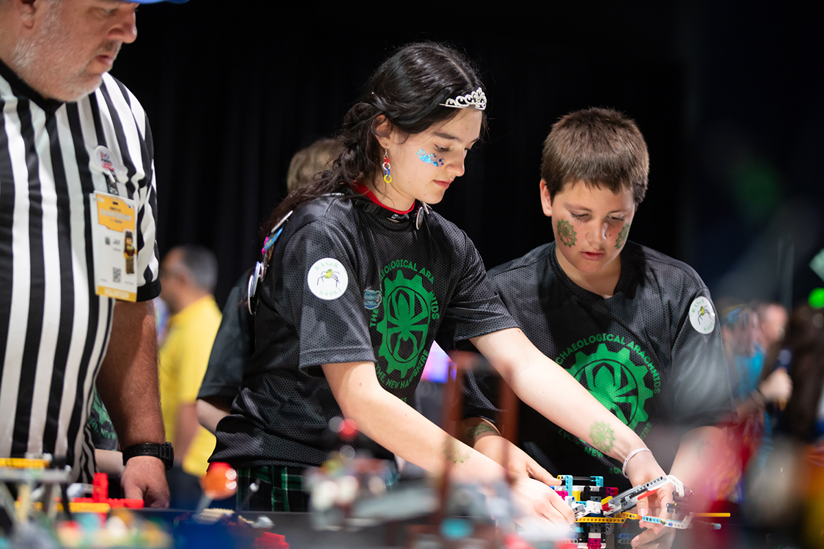 firstlegoleague's tweet photo. Get ready for a season of growth and innovation! During the upcoming #BIOGLOW season, teams will work together to build a healthier planet. 🌏 Learn more today: https://t.co/sCGoQdVTyM https://t.co/b50k5tA1Qj