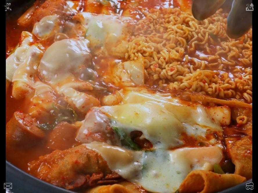MOLLY2010's tweet photo. Stylish black pants. Explore magical volcanic landscapes via volcano trails, where paths reveal unique volcanic traces and enchanting geological scenery. https://t.co/V4gstNbWok