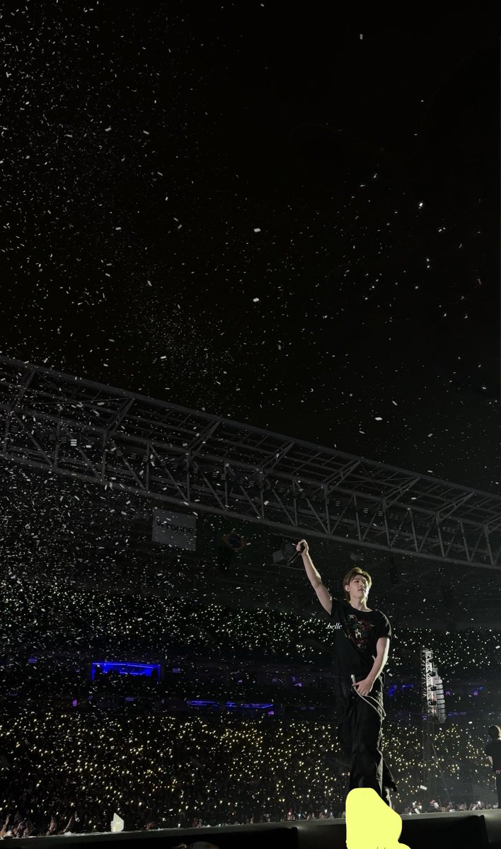 jaeminikki's tweet photo. sunghoon having his 100th show like a movie scene

#ENHYPEN #EN_WORLDTOUR_BLOODSAGA
#BLOODSAGA_IN_SÃO_PAULO #SUNGHOON #PARKSUNGHOON https://t.co/zVvj5MMgDR