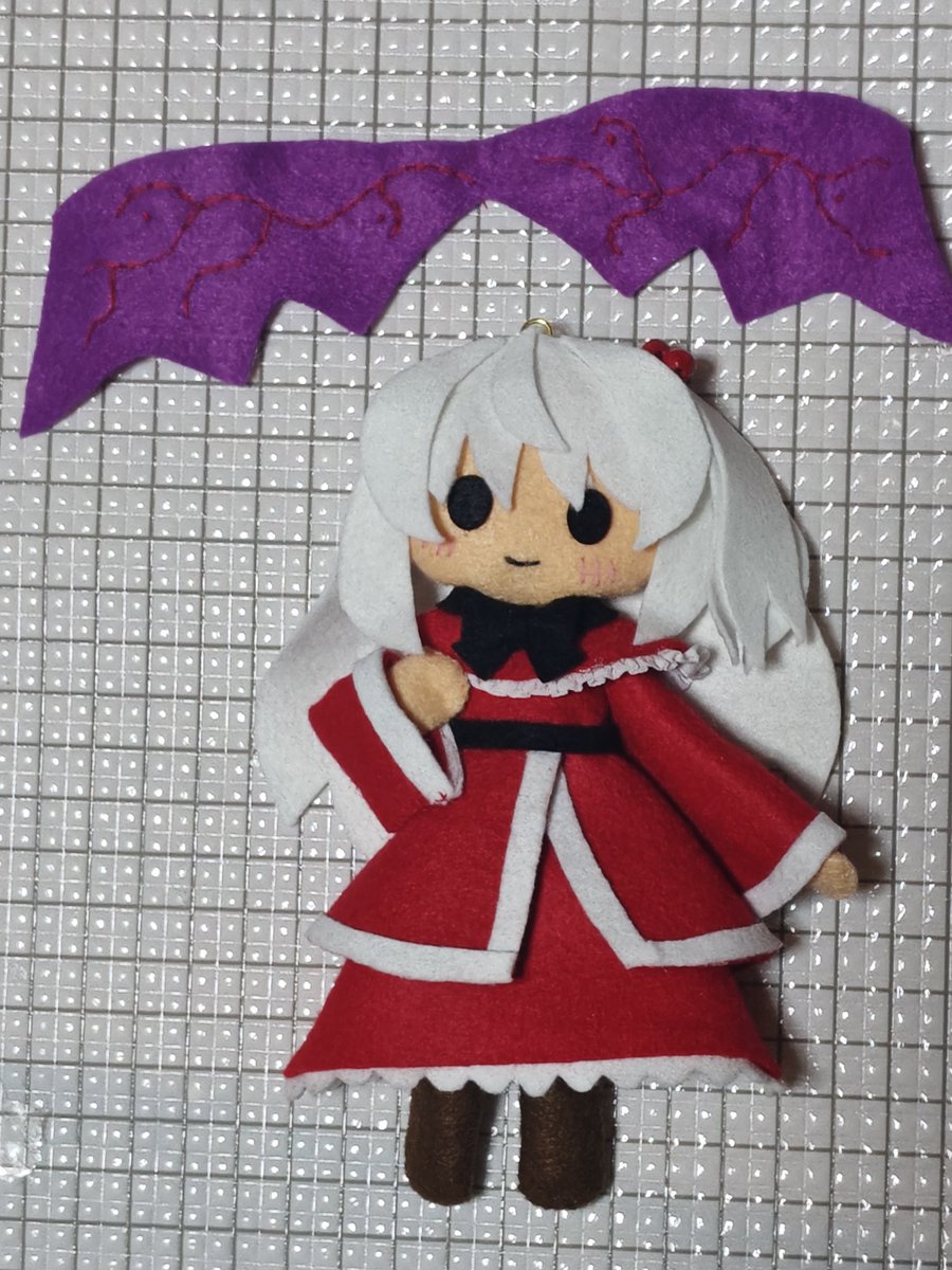VsjwW1GRYX35576's tweet photo. リクエスト品、途中経過…薄い羽根は嫌なので上の羽根をあと5枚… https://t.co/ohfBUHdGxa