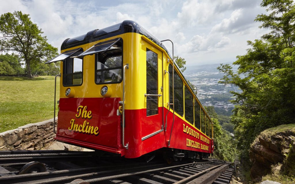 JBMAGA03's tweet photo. 🚨 ANOTHER PATRIOT CANCELED!

Chattanooga conductor fired after July 4th announcement: “Welcome to the GREATEST COUNTRY on Earth — if you disagree, YOU CAN LEAVE!” + Happy Independence Day to “the very, VERY few Americans” onboard.

Offended passengers ran to his boss. Gone immediately.

He didn’t back down. America is the greatest. If you hate it here… the door’s open. 🇺🇸🔥