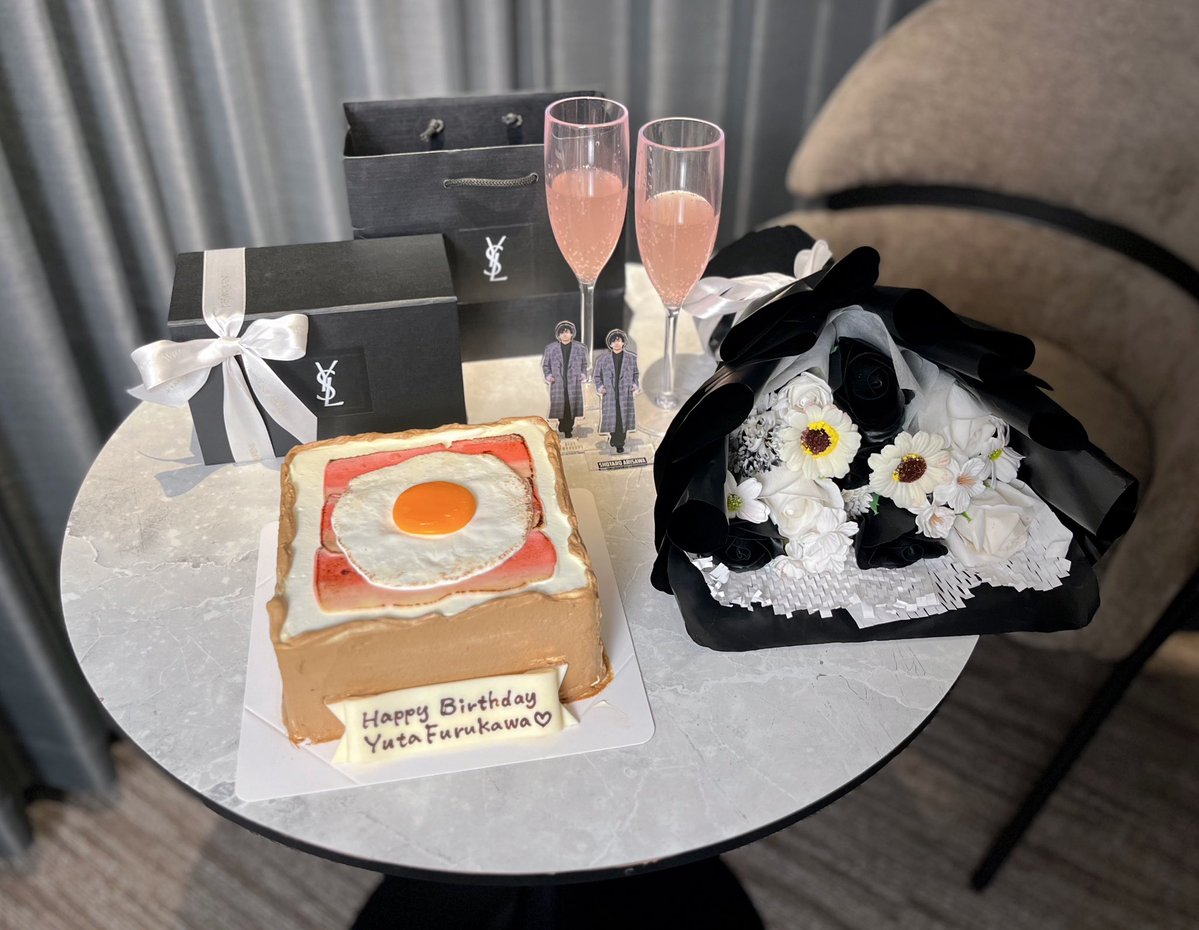 y_na0067's tweet photo. #古川雄大 さま

❤︎ 𝐇𝐀𝐏𝐏𝐘 𝐁𝐈𝐑𝐓𝐇𝐃𝐀𝐘 ❤︎

幸せであふれる素敵な1年になりますように🎂 https://t.co/i87uY0NxBR
