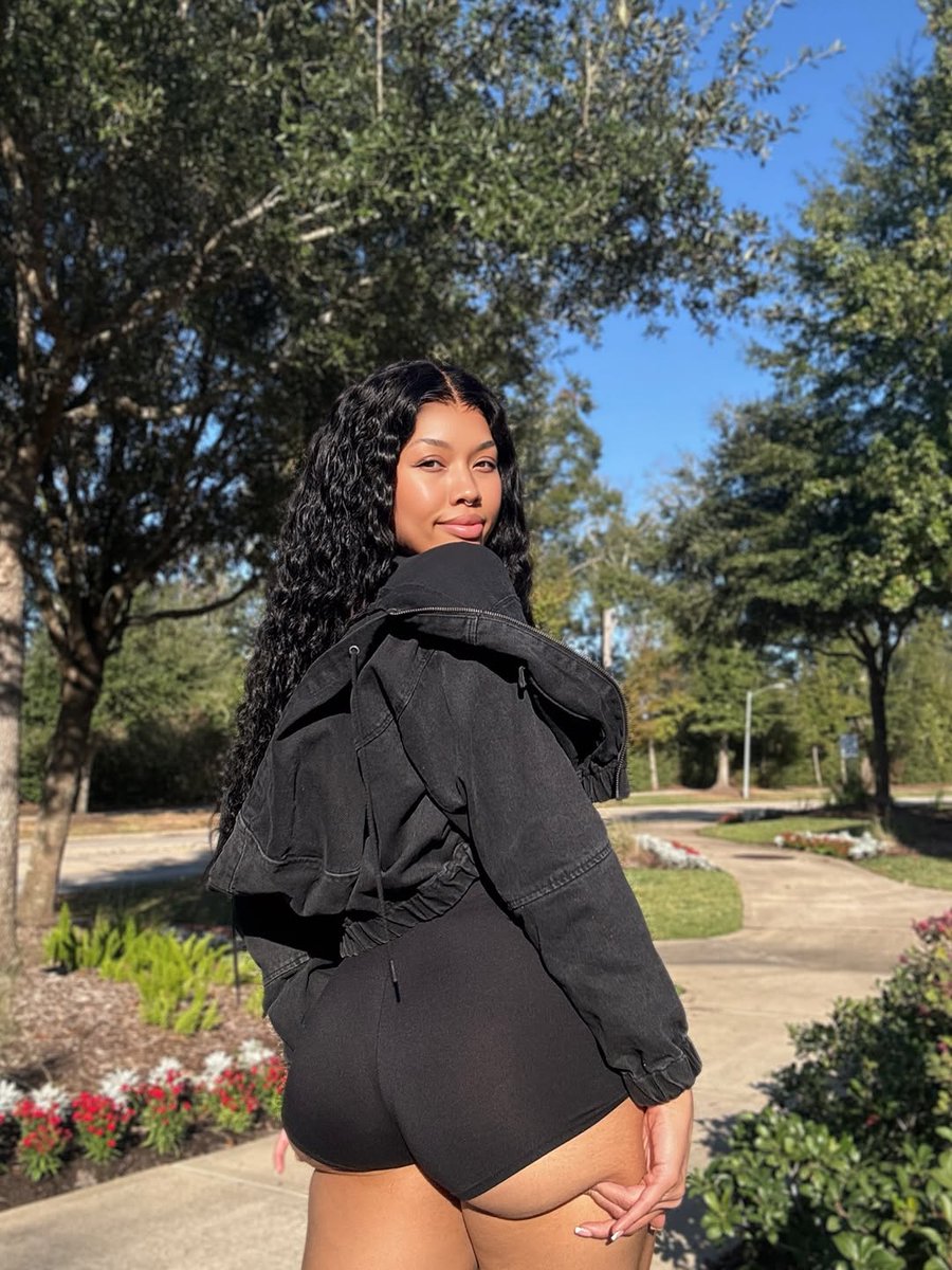 elladivine_'s tweet photo. And the sun decided to French kiss me today 😘💅💓 https://t.co/TQ3zJ7AY70