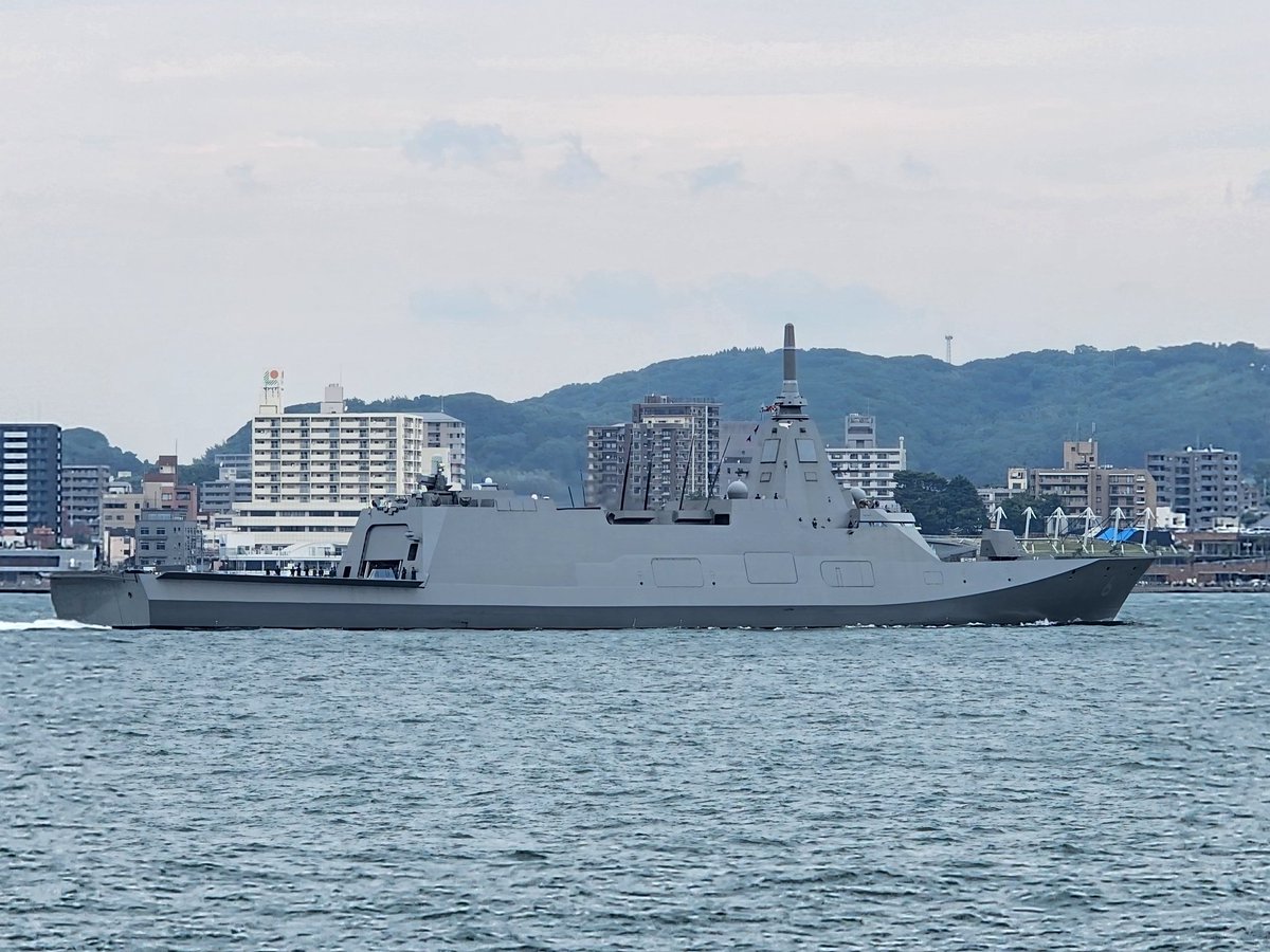 capttsune's tweet photo. 日本の護衛艦は美しいな https://t.co/5L8qbzOzSW