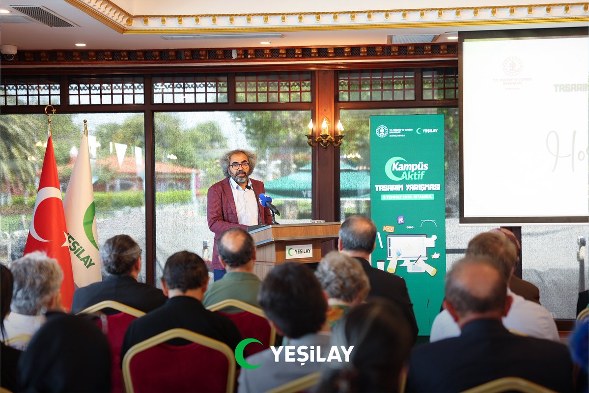 YesilayKurumsal's tweet photo. KampüsAktif Tasarım Yarışması'nın kazananları ödüllerine kavuştu. 

Yönetim Kurulu Üyemiz Prof. Dr. Murat Şentürk'ün açılış konuşmasıyla başlayan törende, gençlerin sağlıklı yaşamı destekleyen, sosyalleşmeyi güçlendiren ve kampüsleri daha aktif yaşam alanlarına dönüştürmeyi hedefleyen projeler ön plana çıktı.

Türkiye'nin dört bir yanından gelen öğrencilerin 125 projeyle katıldığı yarışma, farklı üniversitelerden oluşturulan ortak ekipleri, danışman akademisyenlerin katkısı ile güçlü bir fikir paylaşımına dönüştü. Yürüyüşten bisiklet kullanımına, sosyalleşme alanlarından doğayla buluşmayı teşvik eden mekanlara kadar birçok farklı öneriyi bir araya getiren KampüsAktif, gençlerin tasarım gücünü sağlıklı yaşam kültürüyle buluştururken bağımlılıklarla mücadeleye de yenilikçi bir bakış sundu.

Gençlerin fikirlerini destekleyen, sağlıklı yaşam kültürünü güçlendiren ve bağımlılıklarla mücadeleye yeni bir bakış kazandıran KampüsAktif projemiz ile geleceğin kampüslerine ilham verecek fikirleri desteklemeye devam ediyoruz. 

#Yeşilay #KampüsAktif #Üniversite