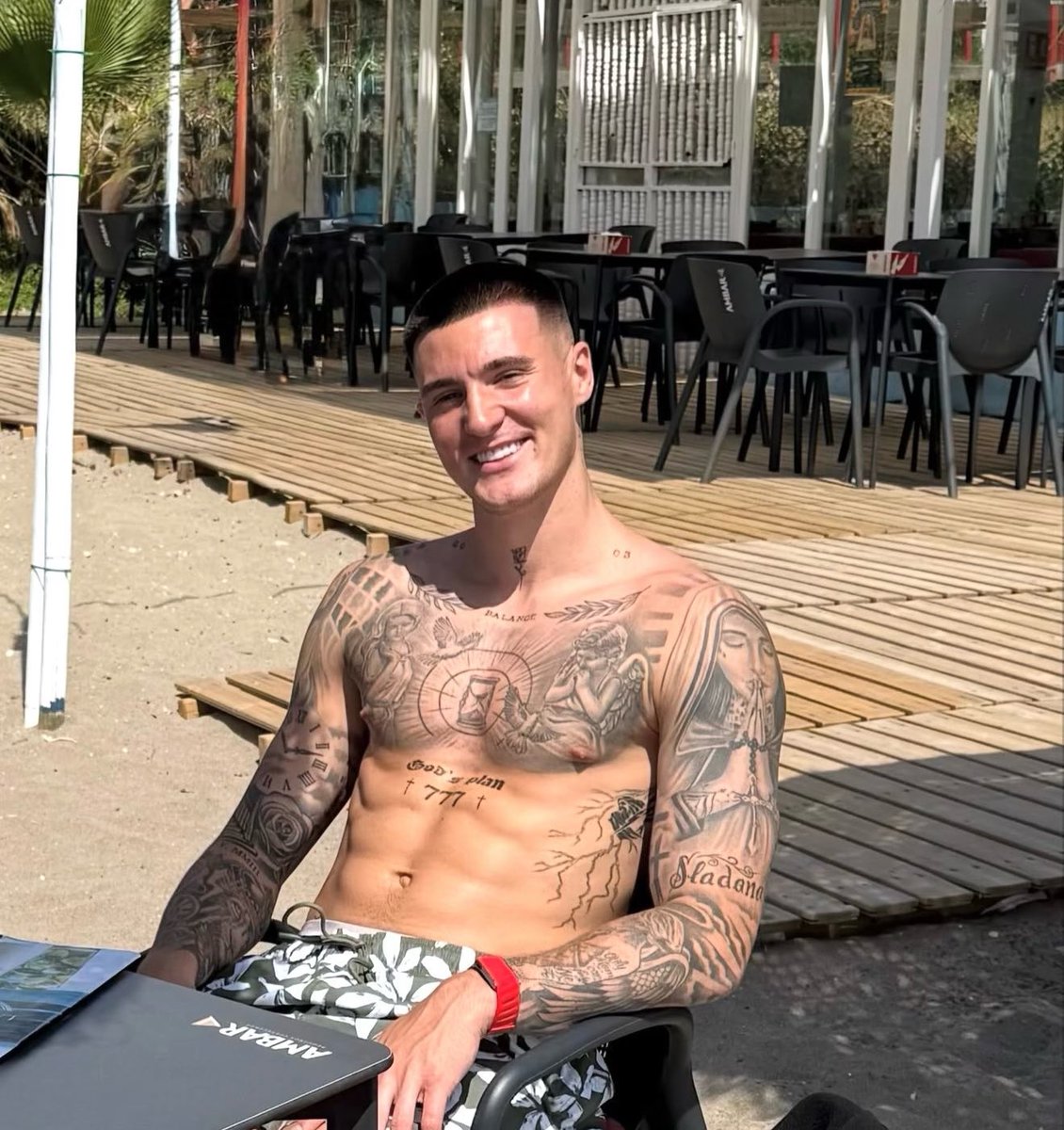 b_sesko9's tweet photo. 📲 Benjamin Šeško on IG: “Rested. Refreshed. Back to preparing for the season. ☀️⚽️” https://t.co/l4TmQcuPIg