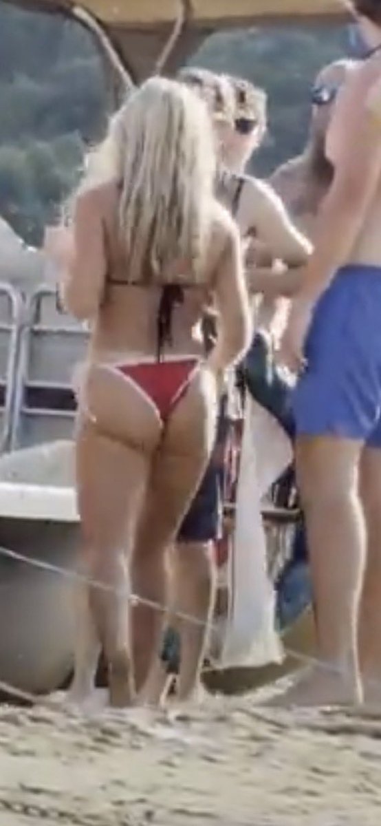 Stugotz85's tweet photo. @SubxNews Someone send this one my info, hopefully she knows she don’t gotta work…..EVER https://t.co/C2agsLT3uD