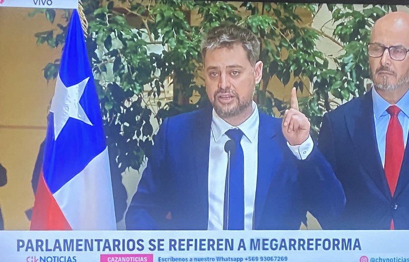 KekaBasualdo's tweet photo. 🔴 Es extraño escuchar al Diputado Daniel Manoucheri  hablando fuerte en contra de la REFORMA y GUARDO ABSOLUTO SILENCIO cuando en el Gobierno de @GabrielBoric se GASTABA DINERO a DESTAJO, dejando a la clase obrera en pésimas condiciones https://t.co/41Chpd18RS
