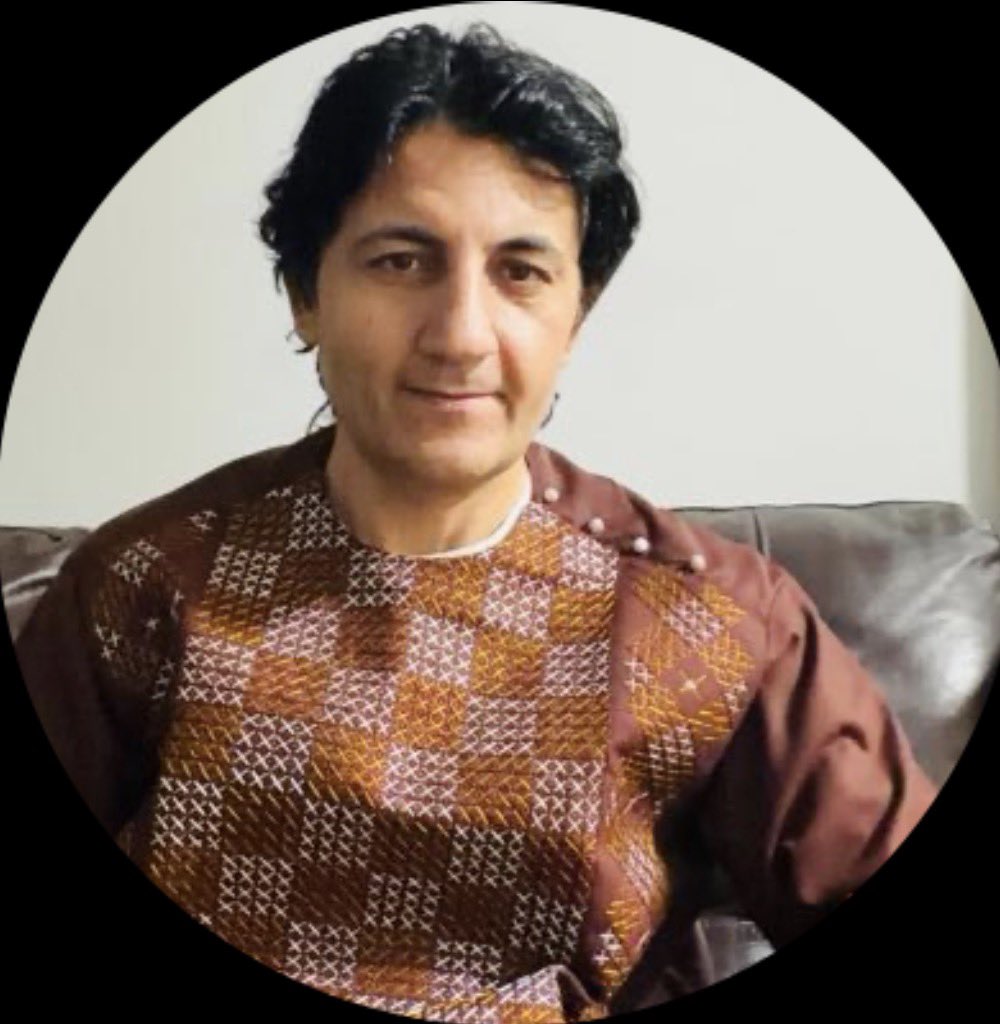 ShansabGhilzai's tweet photo. د شعور بېدارولو او جوړولو په ښونکي او روزونکي ښاغلي قرار د ننګ ورځ ده. د ملت جوړوني او ټولني د سمون مبارزه داسي اسانه کار ندی. دلته په هر ګز کي خنډونه دي، دلته هر ګاونډی دښمن دی، دلته هر ملا له فتوا سره ناست دی، دلته هر دریم وطندار سړی د نرګسیت په ناروغۍ اخته دی https://t.co/bJk0oYRijT