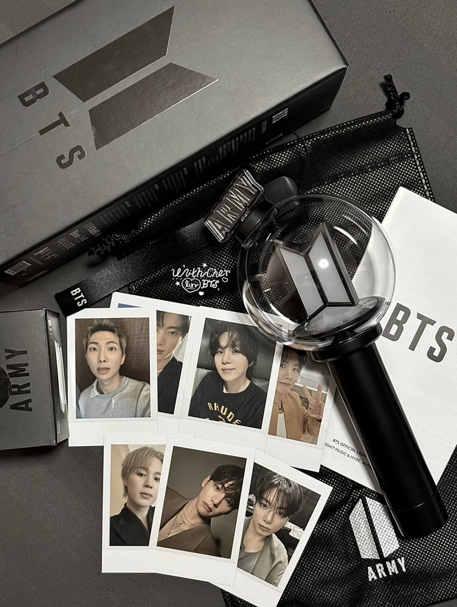 withcherluvBTS's tweet photo. ครบรอบ Happy ARMY Day! ปีที่ 13💜
ชบ แจกแท่งไฟไปโบกคอนบังทัน 1 รางวัล

กติกา : รีทวิตนี้ + เมนชั่นเหตุผลที่อยากได้
+ หลักฐานการรีทวิต 🙏

สุ่มตอนสินค้าถึงไทยค่ะ 
ไม่มีค่าใช้จ่ายใดๆทั้งสิ้น!

ใครไม่อยากรอ อยากได้ของเลยเรารับพรีนะคะ
⌇ สนใจพรีออเดอร์ กรอกฟอร์มได้เลย ⌇
🔗 https://t.co/GyabaHfGeh

#พรีแท่งไฟบังทัน #ตลาดนัดบังทัน #ตลาดนัดBTS